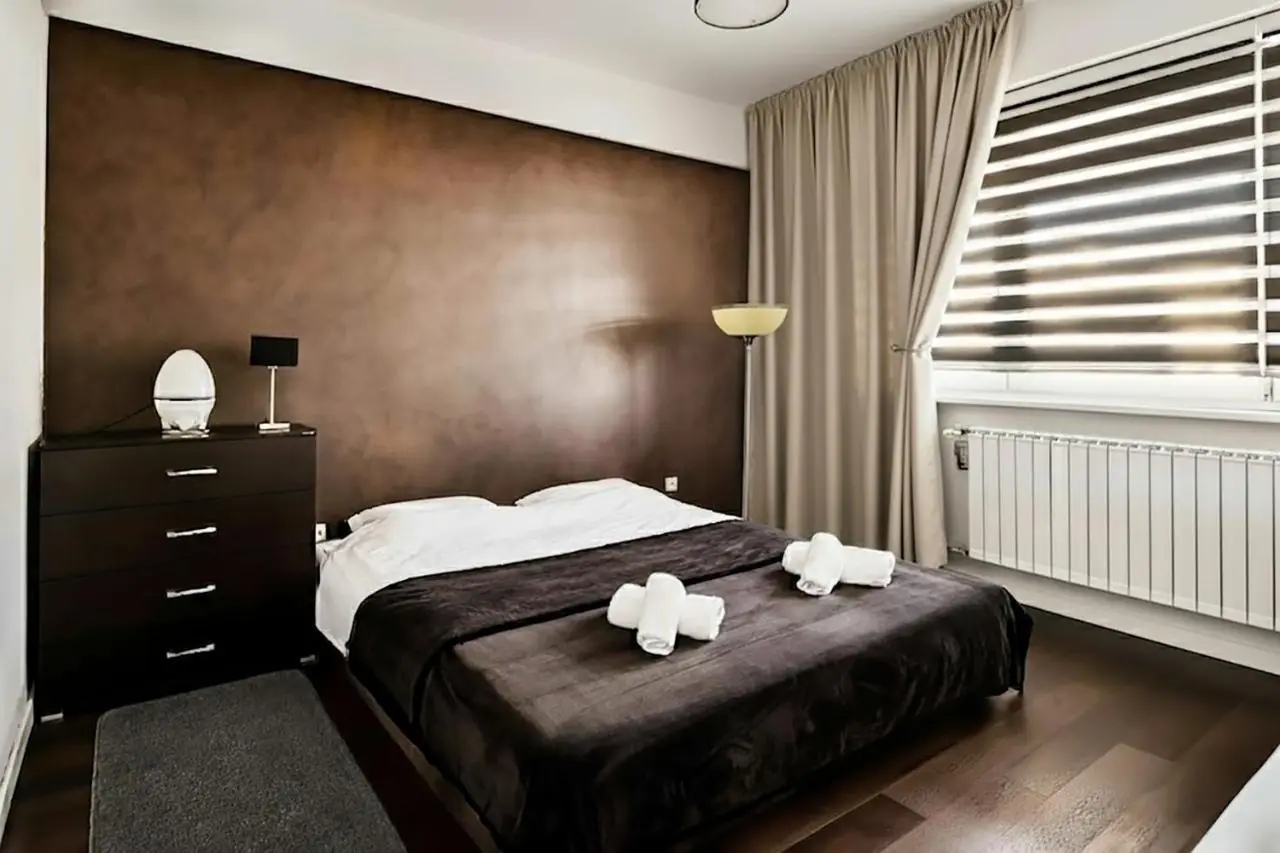 2 bedroom Penthouse in city center, free parking
