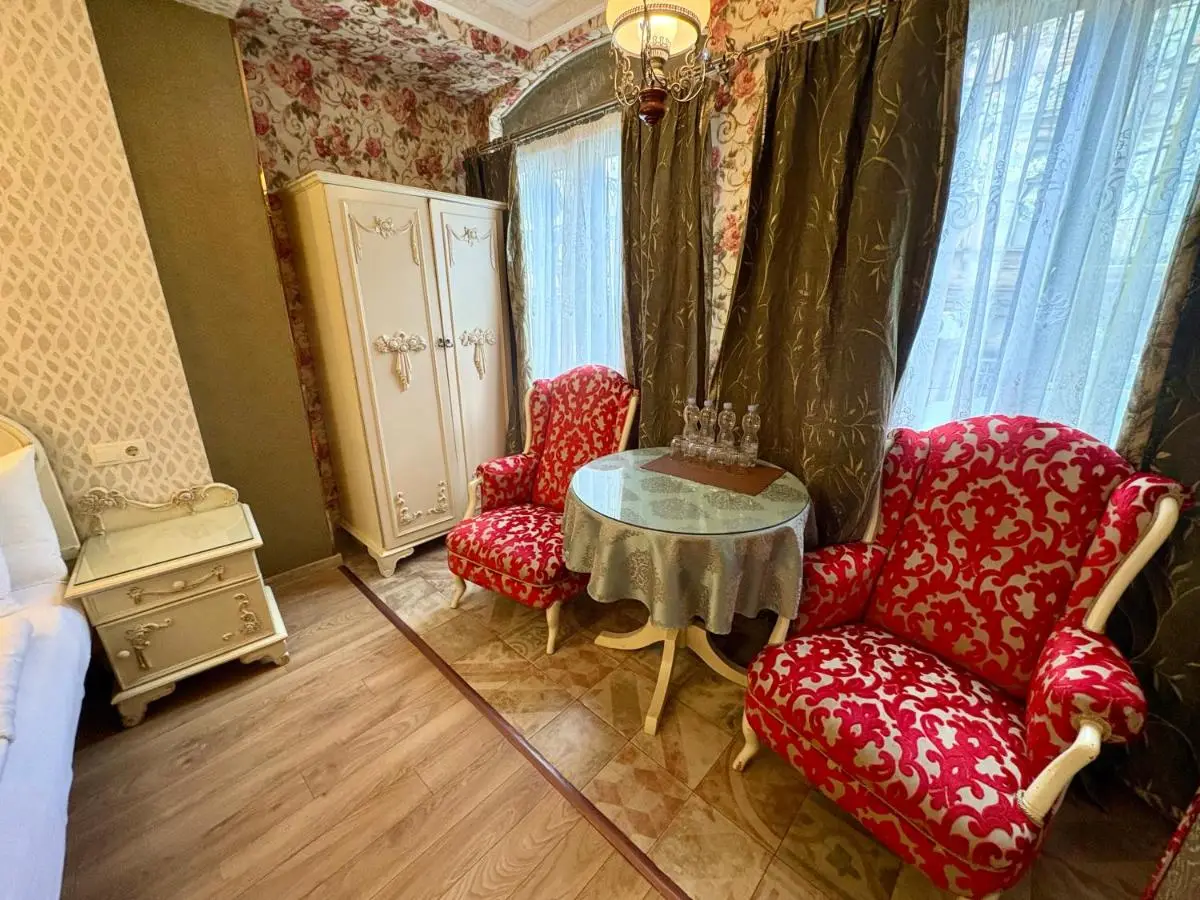 34 Silver Rooms