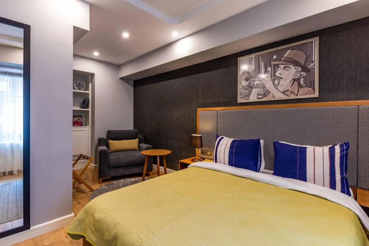 SALA SUITES
