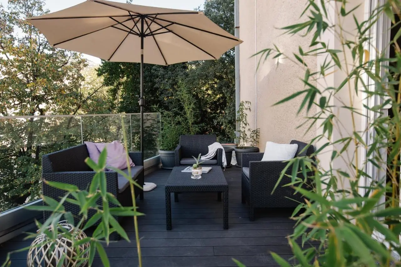 Big Tree Apartment & The Nest Apartment - free Parking