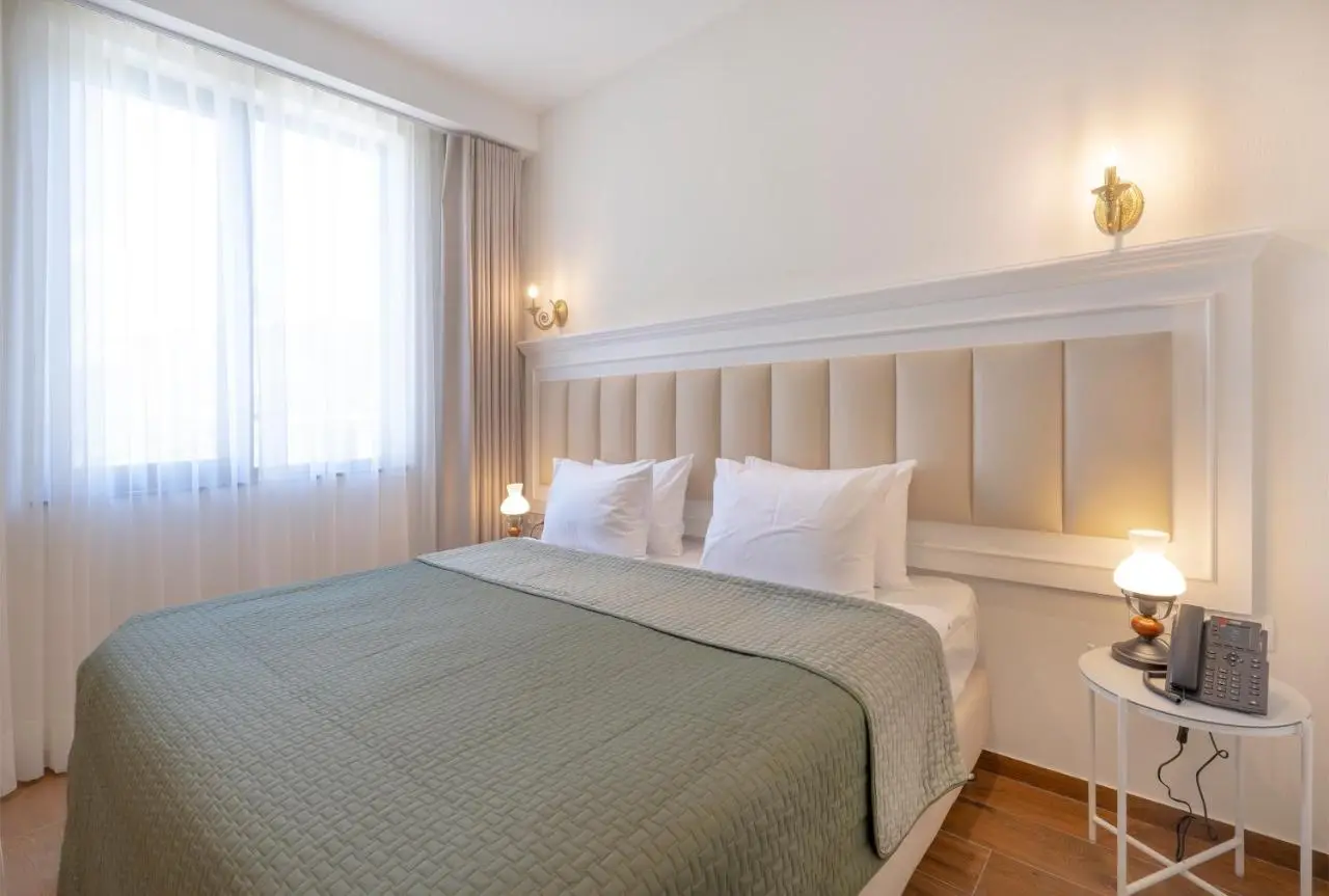 Iris Hotel