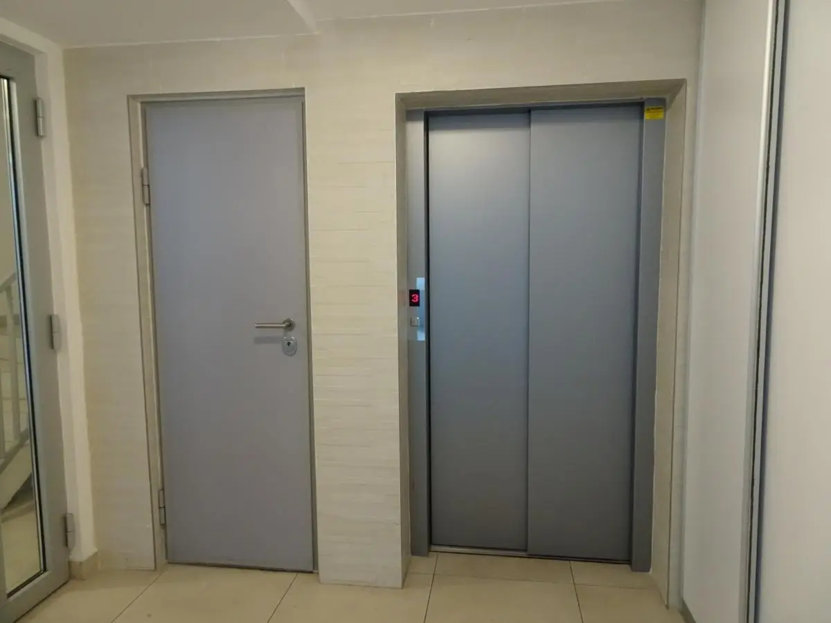 Quiet Apartment in City Center, Free Private Parking