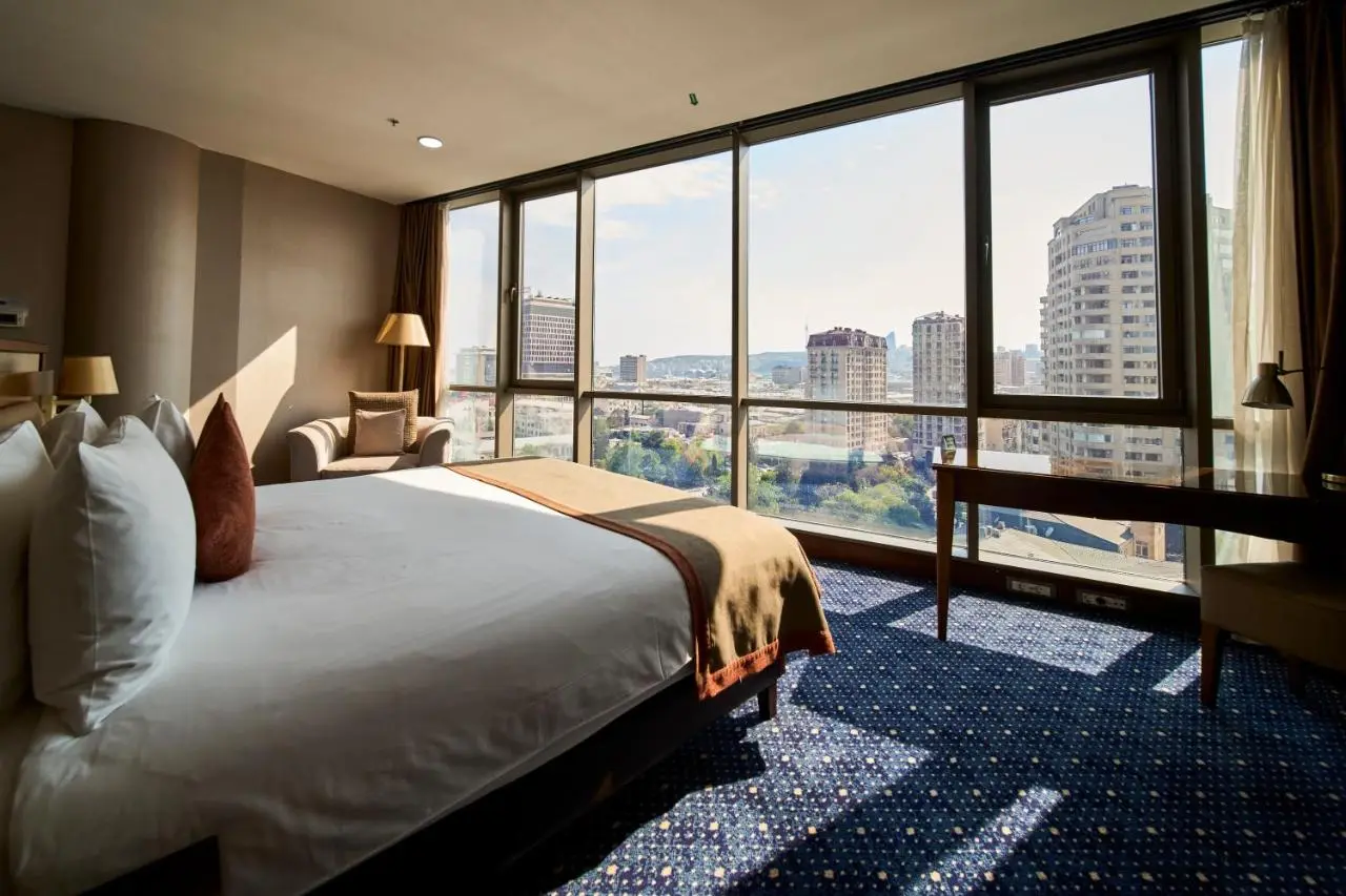 Parkside Hotel & Apartments