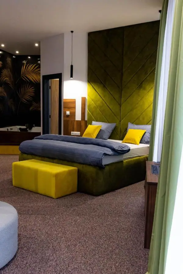Hostel Tron
