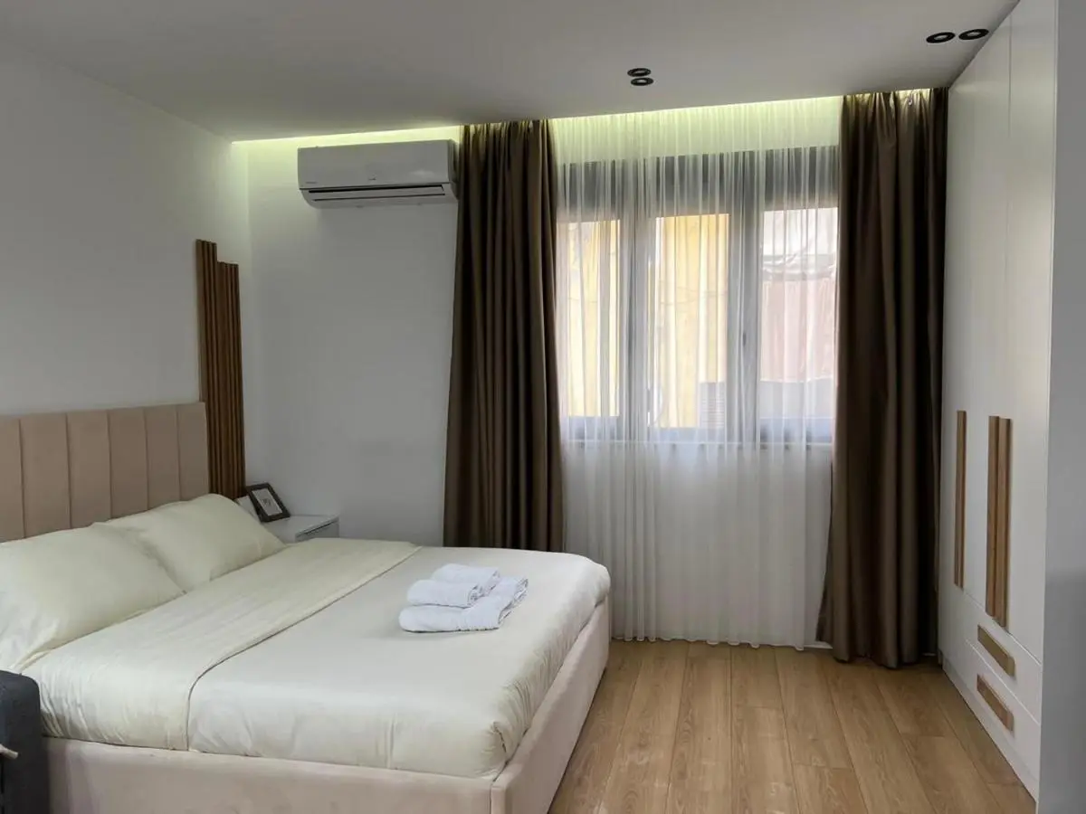 Enzo Rooms Center