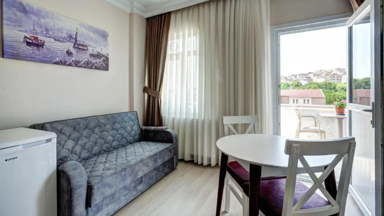 SEVEN ROSES APART HOTEL