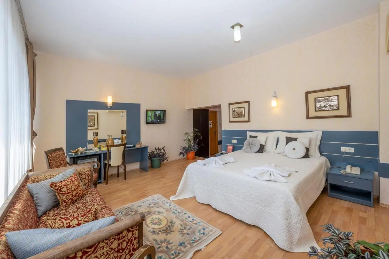 Grand Ons Hotel