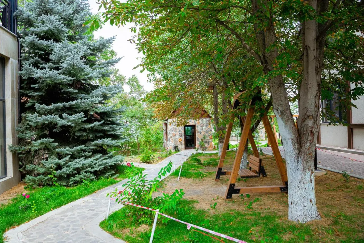 Qachaquch Forest