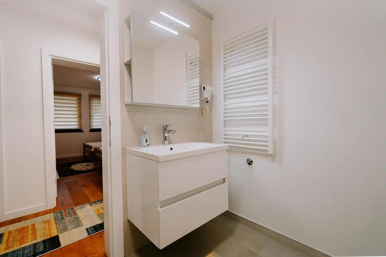 Apartment Jutro with free private parking-garage