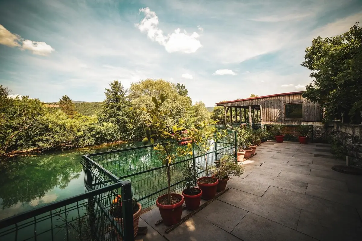 Go2Bihac Villa, 8 bedrooms, 7 bath, 10 aircon.