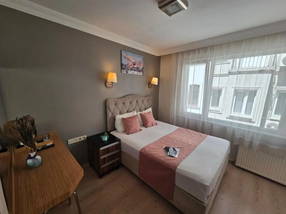 TAKSİM LİFE HOUSE