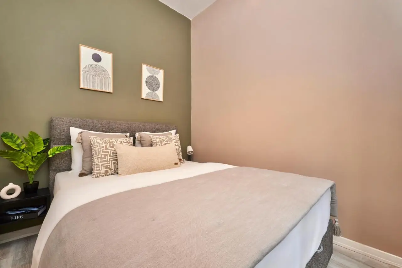 2BR Modern Flat in Nişantaşı 3 Min to Metro Full AC