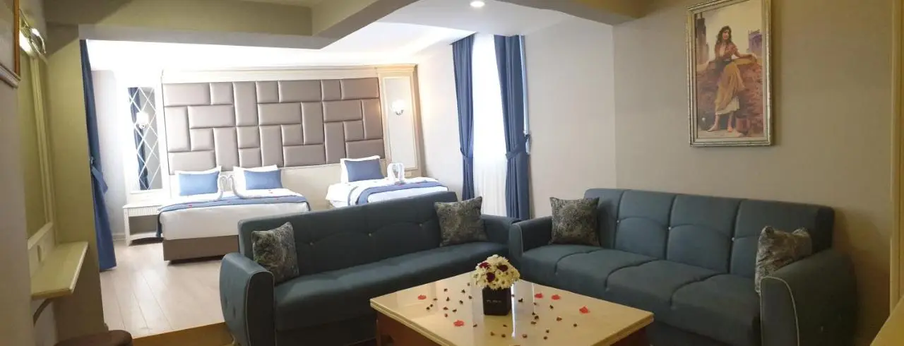 Martinenz Hotel Old City