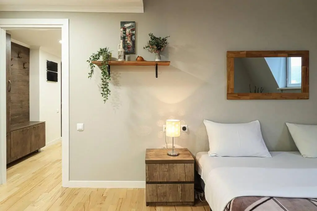 Cosy Central 2-BR Apartment-By Wehost