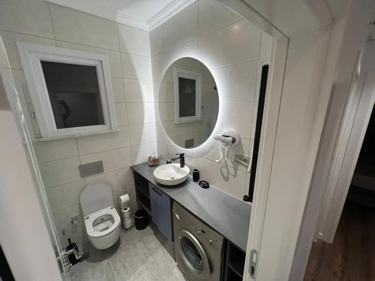 Center of city in Beşiktaş 2 plus 1 with 2 Bathroom and 3 Air Conditioner