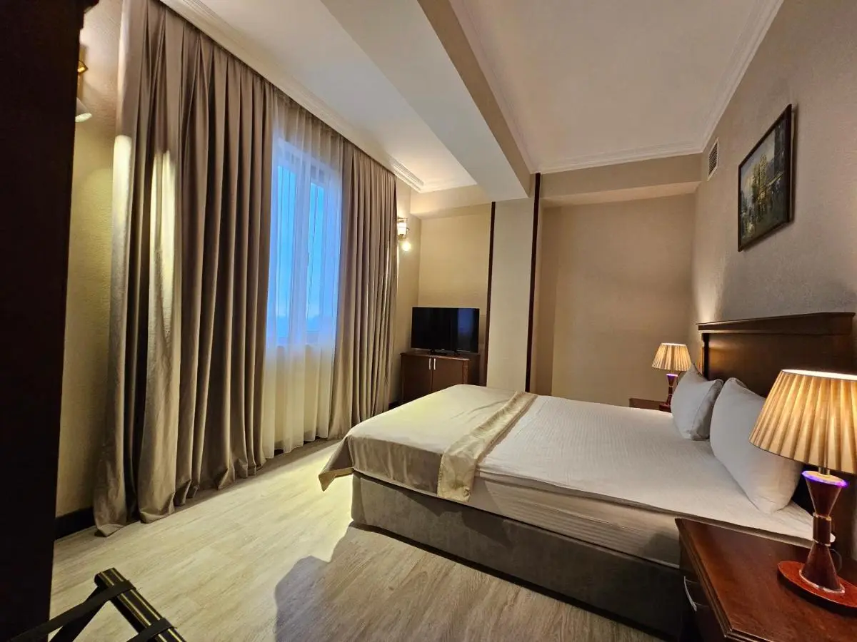 Crown Suites Hotel