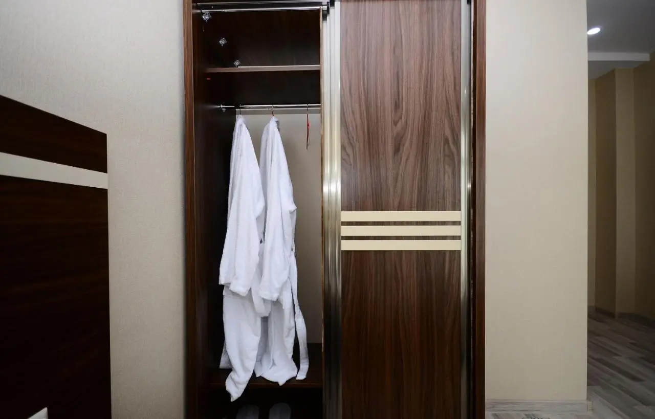 Hotel 725 B