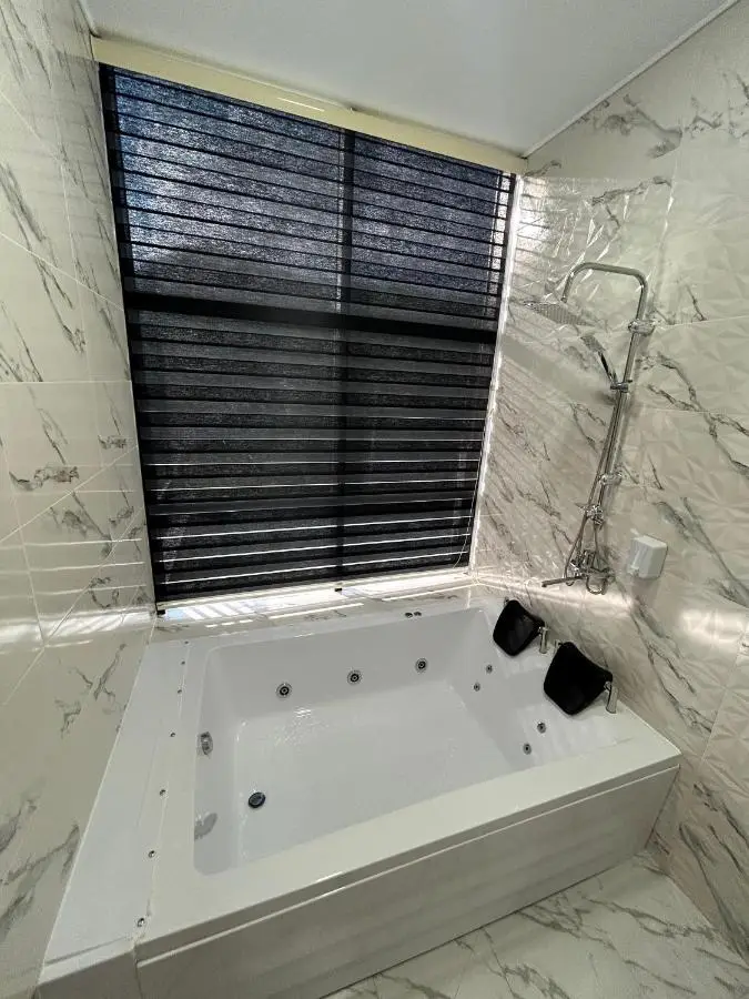 Luxury Milan Mountain Ponoramic Villa, indoor heated pool and jacuzzi with mountain view