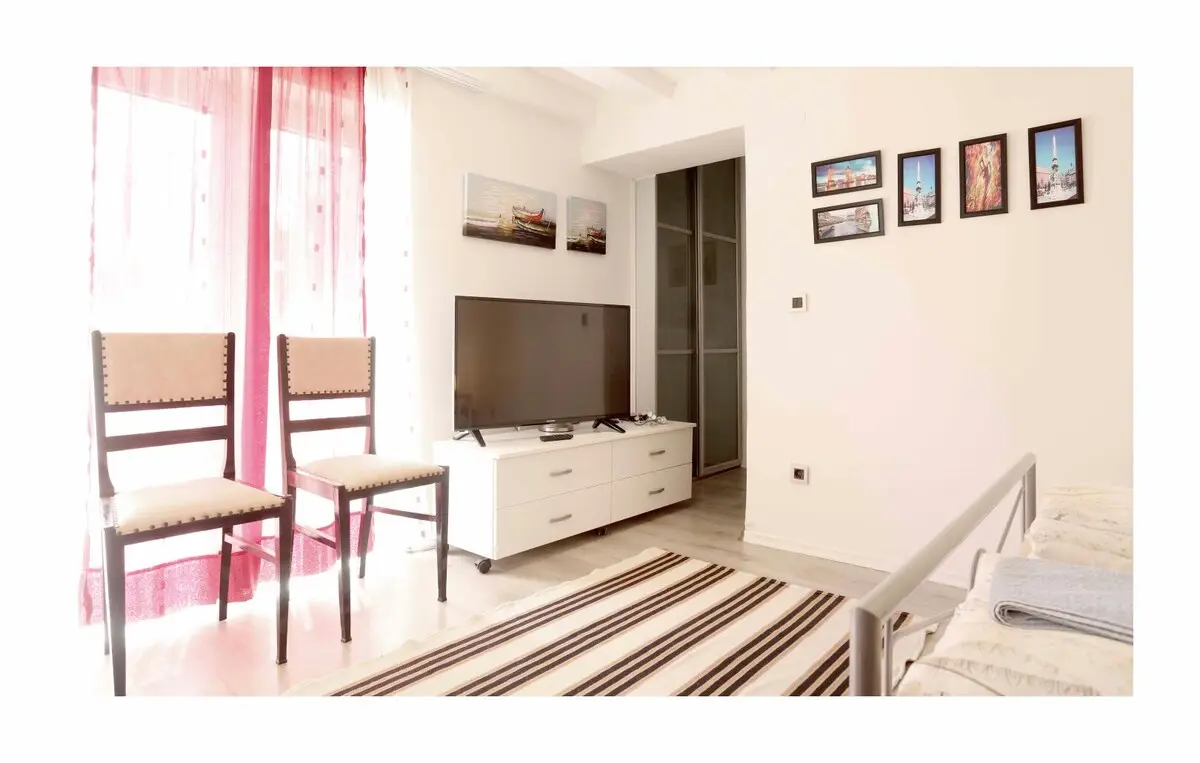 Saray Apartment free street Parking