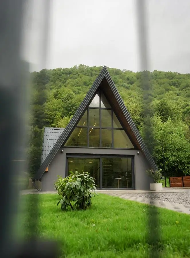 Unea House