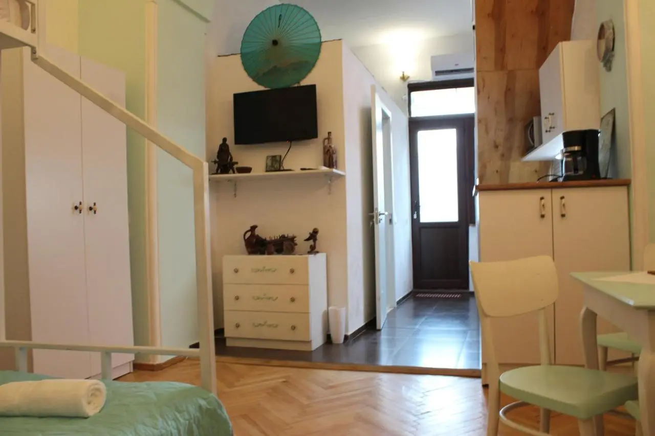 Old Town Studio With Picture Perfect Terrace !