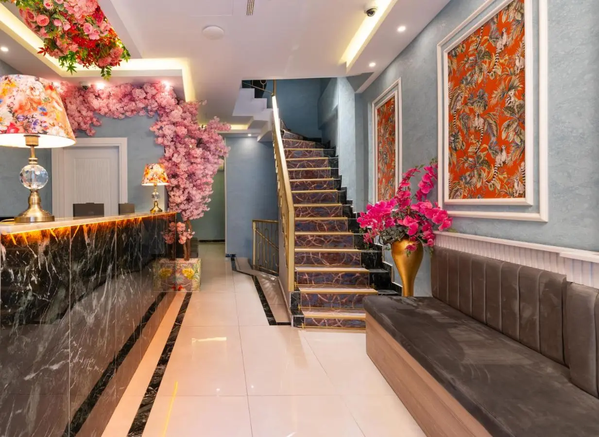 Bond Hotel