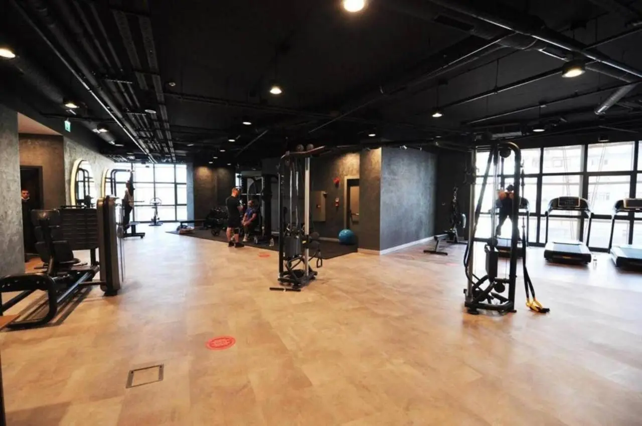 Bright Lovely Modern 2BD25 Condo PoolGym! #220