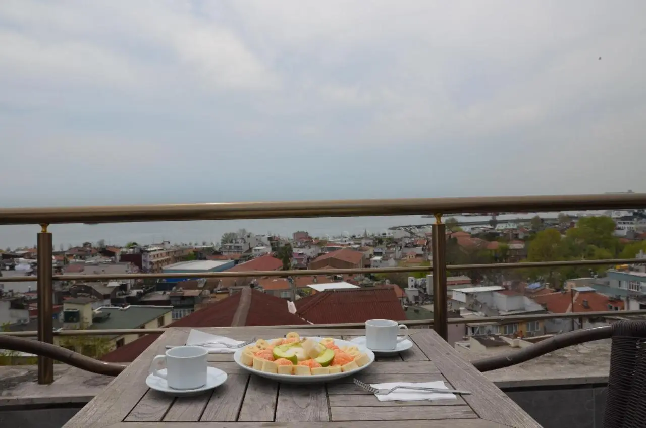 The Reina Hotel