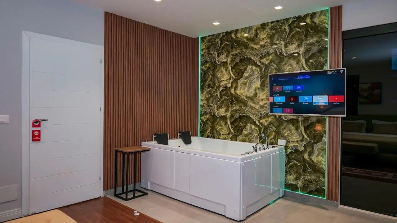 313 Villa City Center