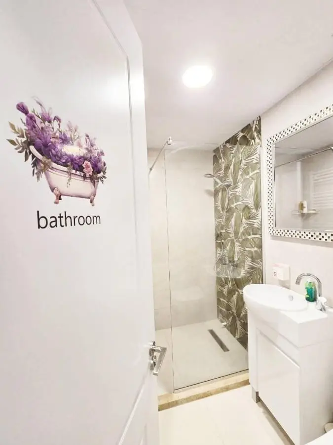 2-bedroom the entire apartment Very central Location 3 minutes walk to central square, Kolkha Fountain