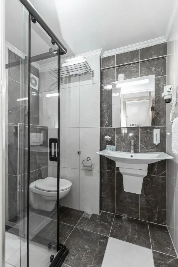 BURSA LOYAL CiTY HOTEL