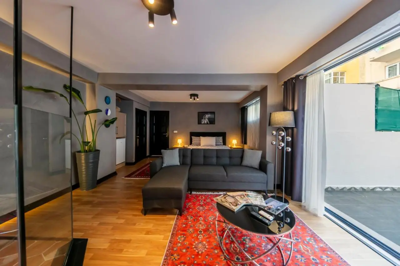 Hexa Suites Hotel