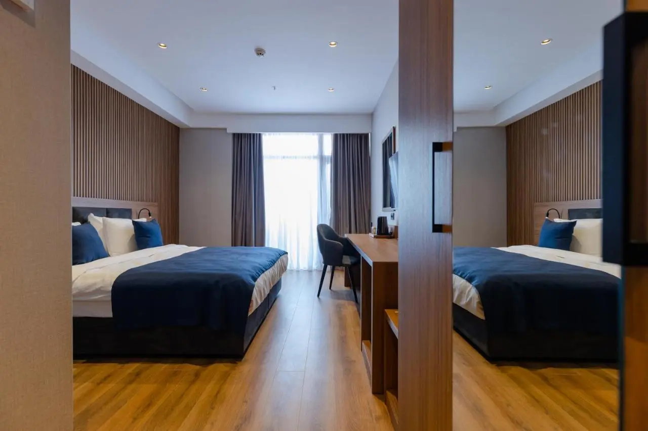 Hotel Monarch