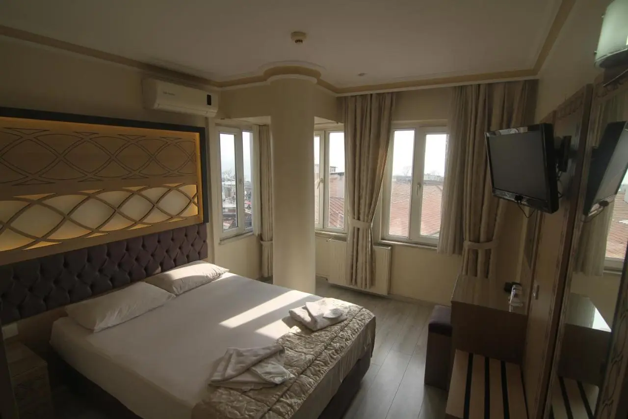 Grand Liza Hotel