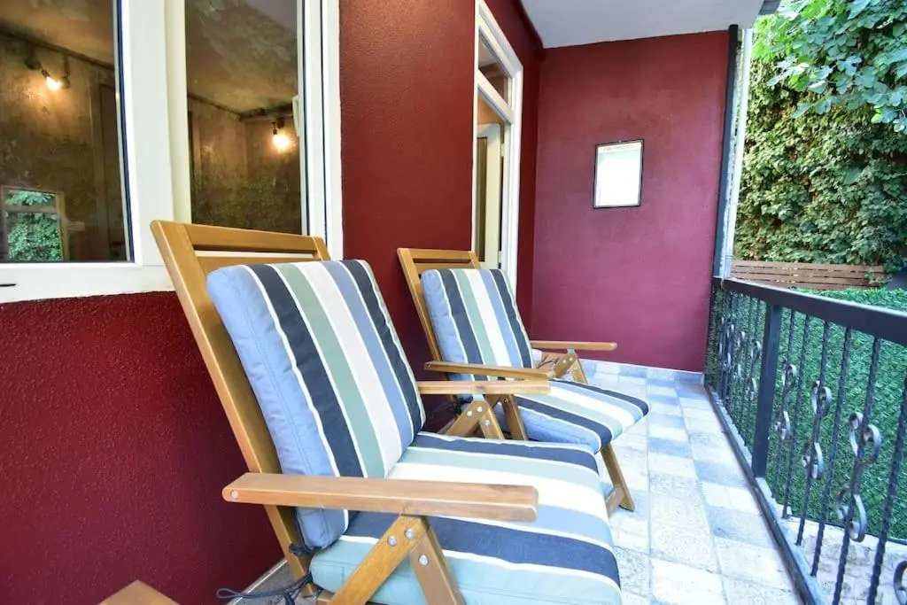 Stunning 6BR 4Bath near Tram