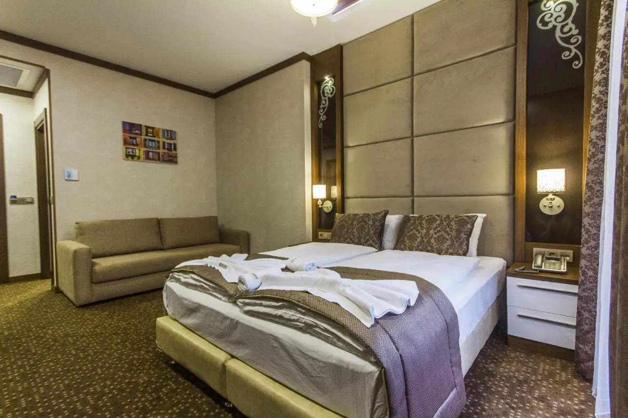 La Pazza Suites