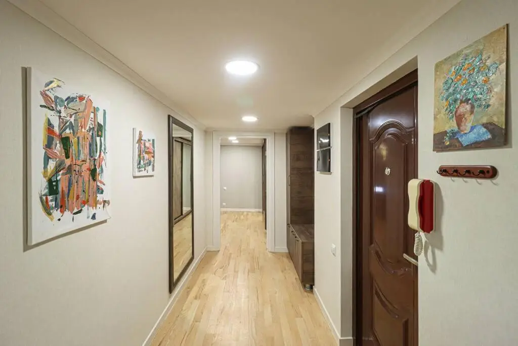 Cosy Central 2-BR Apartment-By Wehost