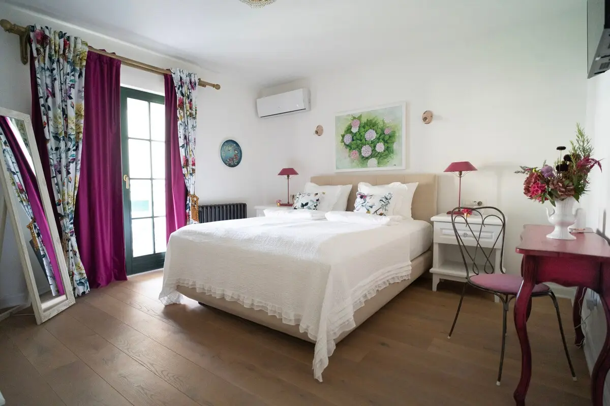 Room 4 with balcony and river view