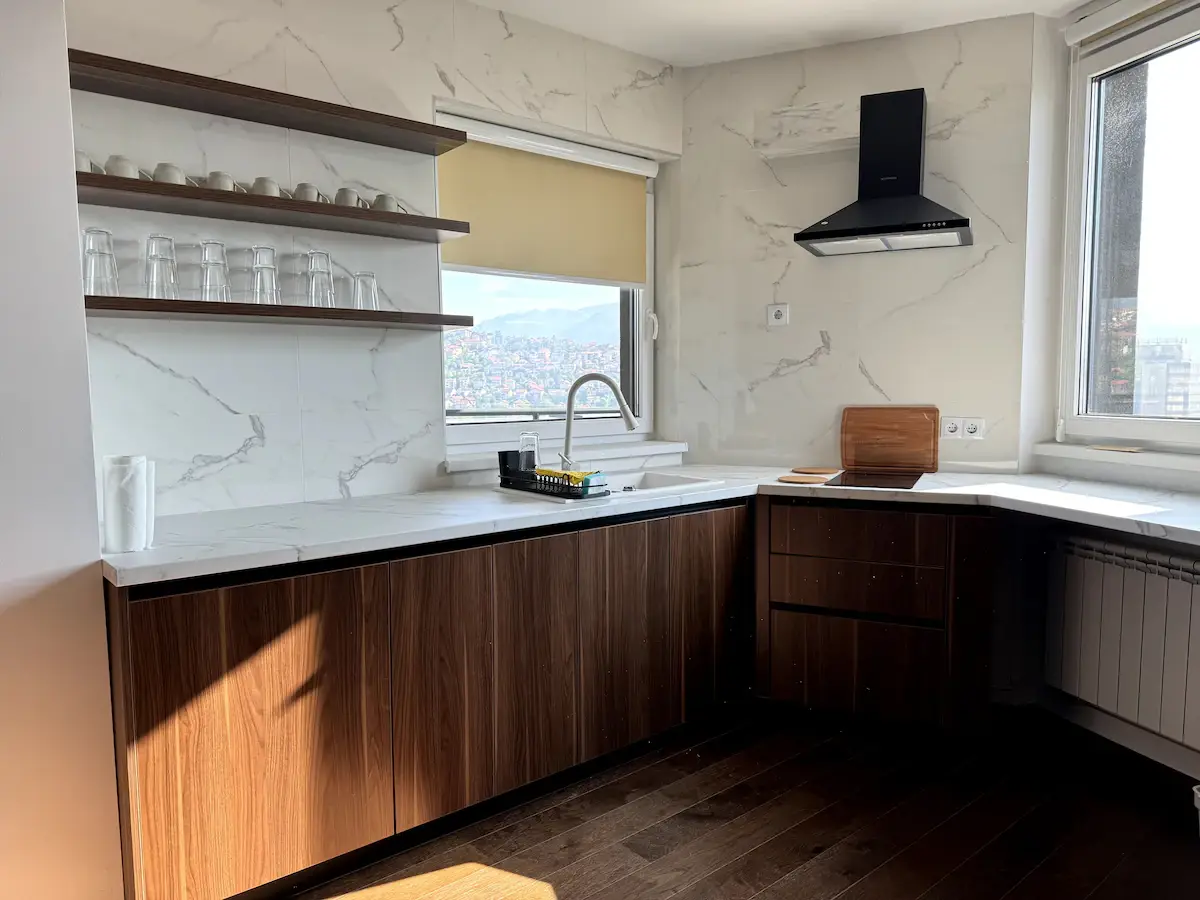 Spacious Apartment with Stunning Views & Many Beds