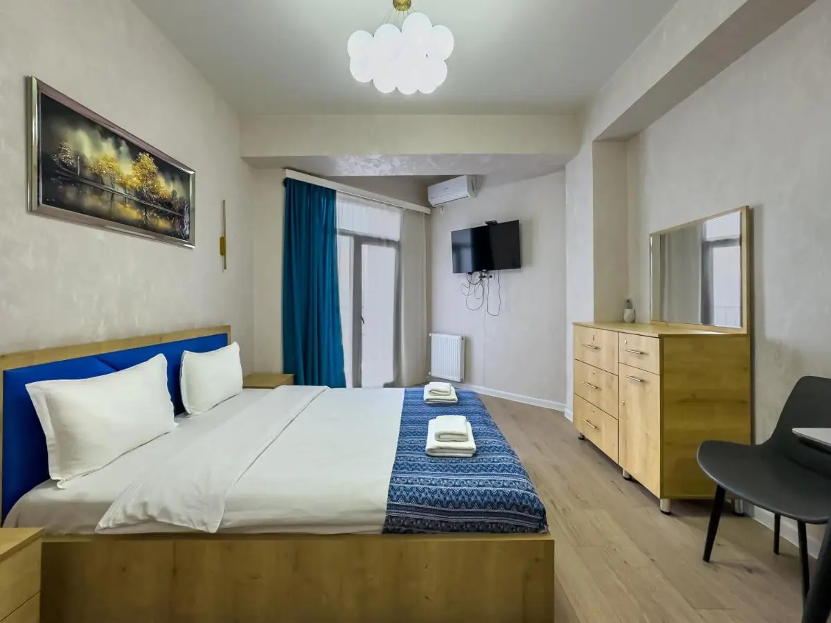 Shirin And Cozy Apartment With Jacuzzi Balcony