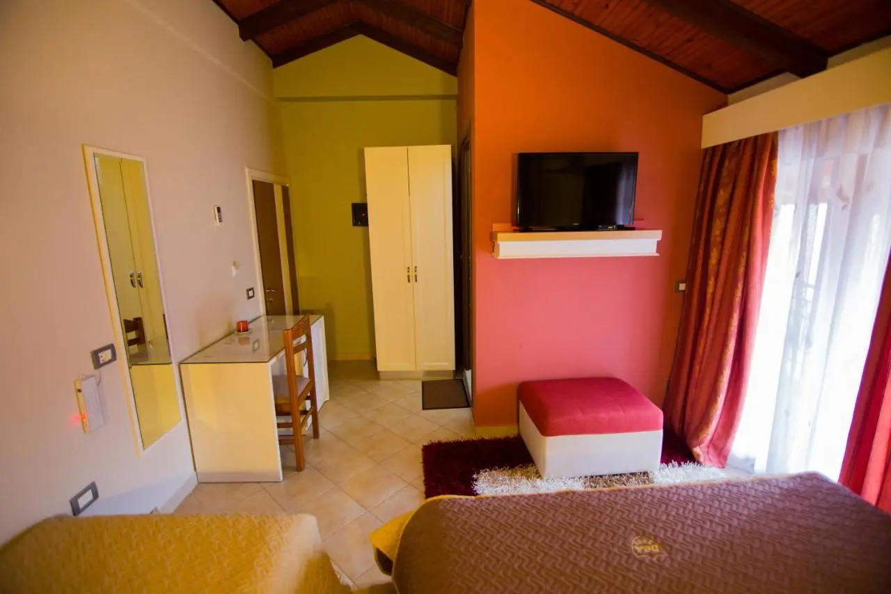 DEA Hotel 2002