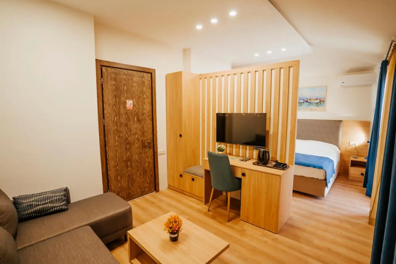 West Apart Hotel