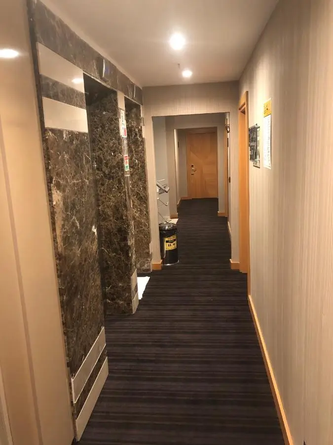 Maywood Hotel