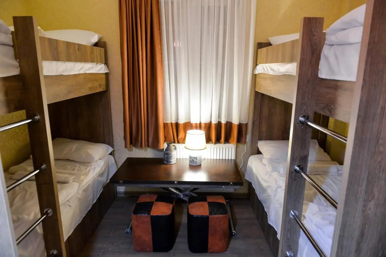 HOSTEL LOOK