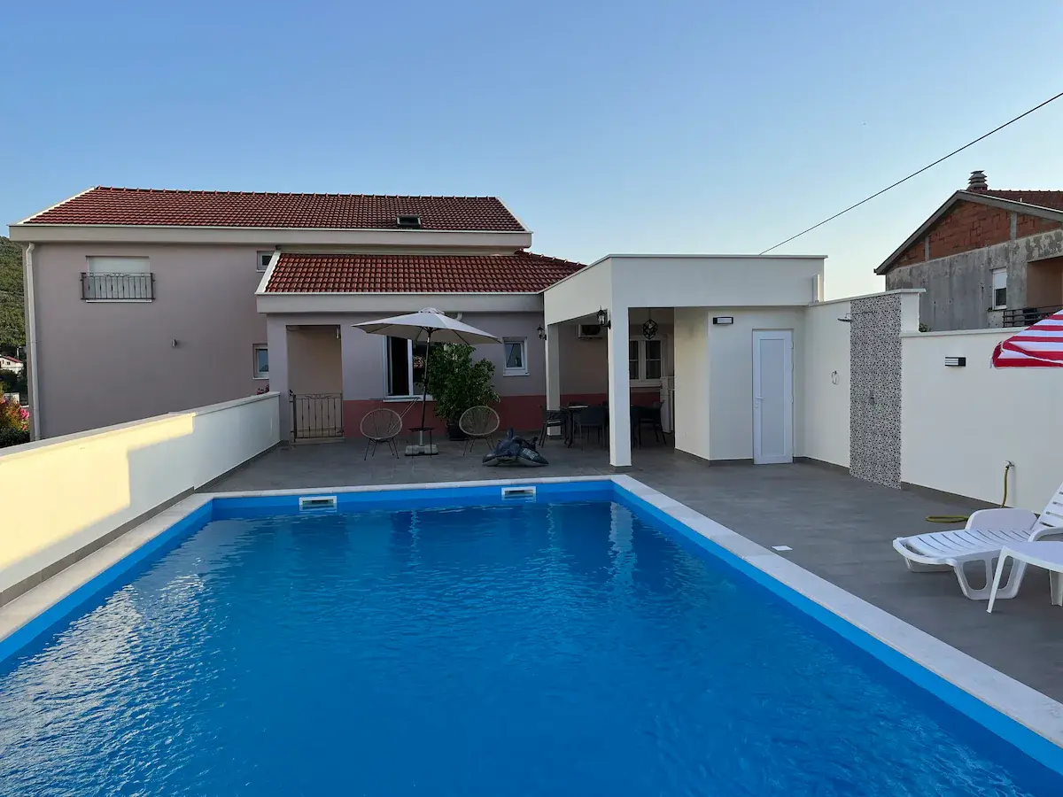 6-bedroom with pool ( Villa Nerry )