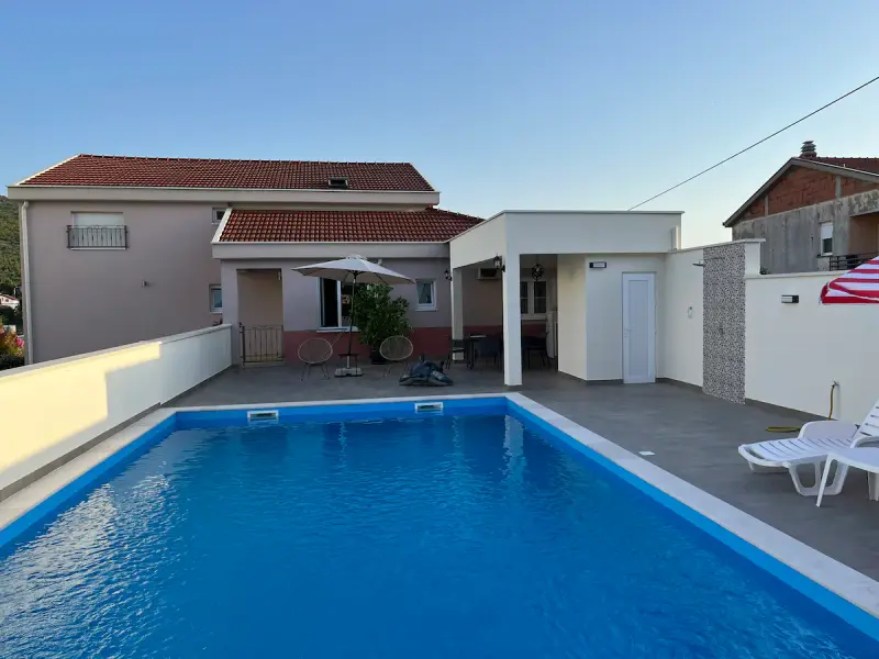 6-bedroom with pool ( Villa Nerry )