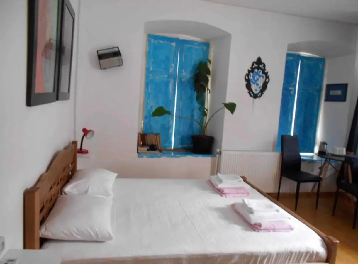 Room in Center 2