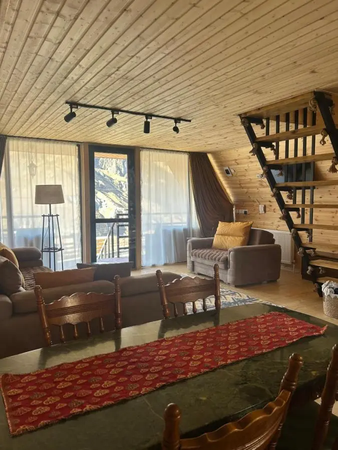 Kazbegi cottage kide- ყაზბეგში კოტეჯი კიდე