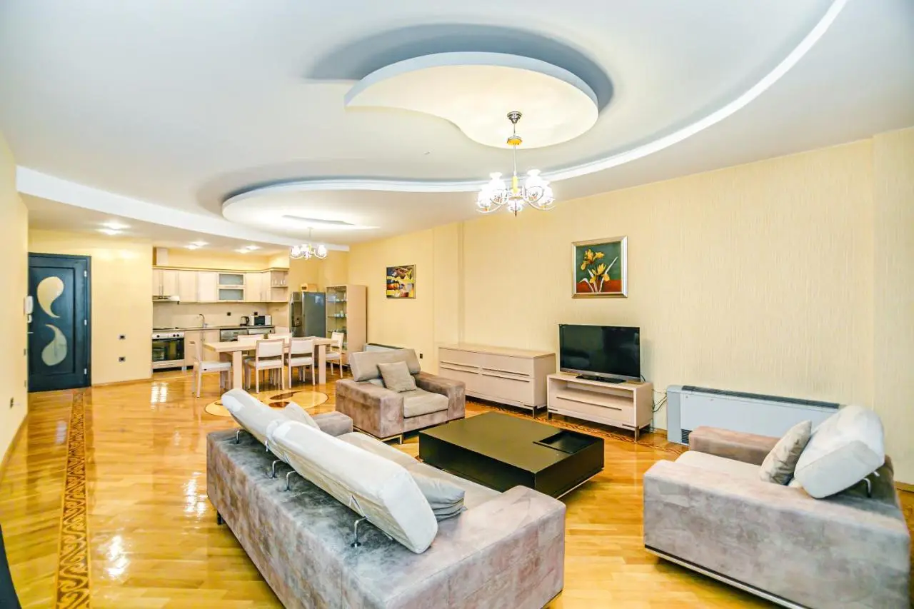RAYA Luxury Apartment in Nizami street