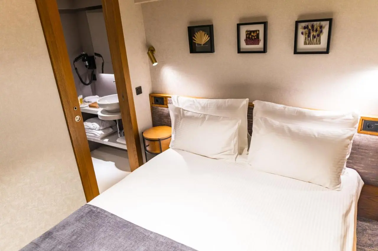 MEG HOTEL
